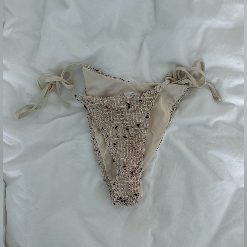 With Jean netted bikini bottoms